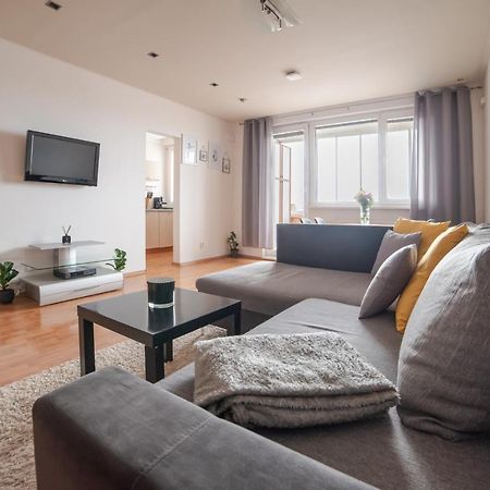Strawberry Apartment Братислава Екстериор снимка